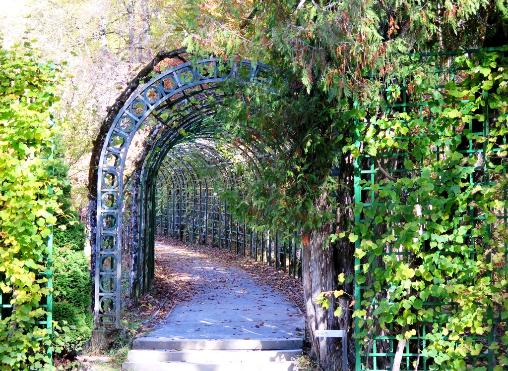 Linderhof Palace - Garden. Photo: TongMai